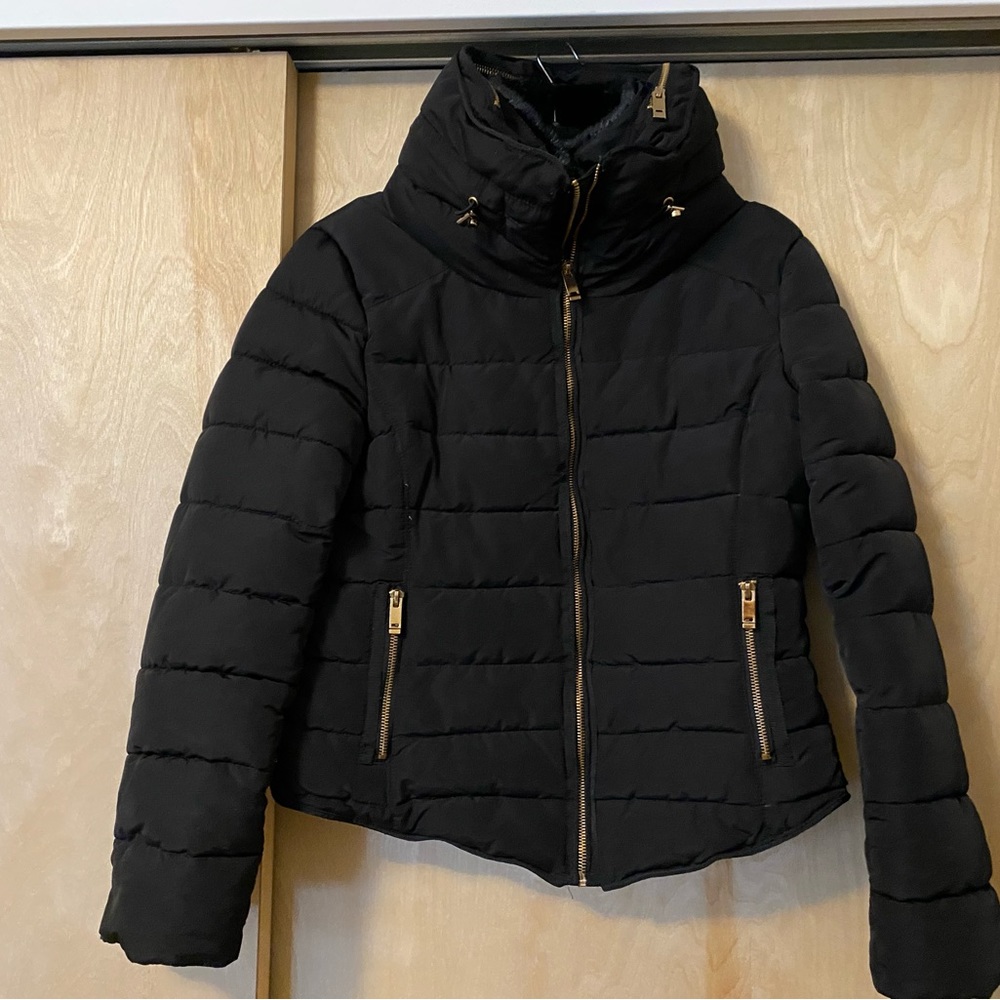 Zara black fitted puffer coat with stand up fur colllar